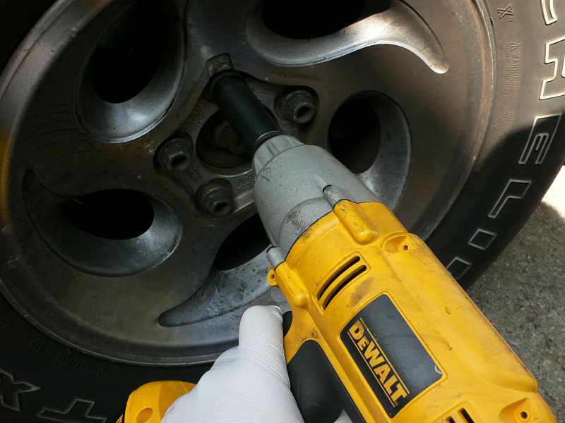 Remove Wheel Lugs With Dewalt Heavy Duty Impact Remove Wheel Lugs With Dewalt Heavy Duty Impact