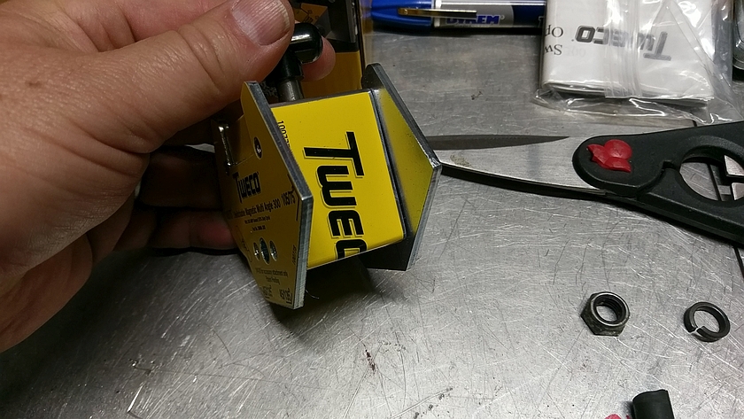 Side view of the Tweco Multi Angle Magnet